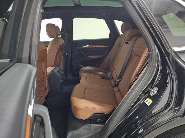 Used 2022 Audi Q5 2.0T Premium w/ Convenience Package AWD/4WD image 8