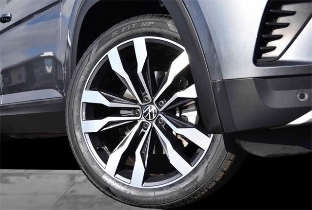 Certified 2022 Volkswagen Atlas SE image 3