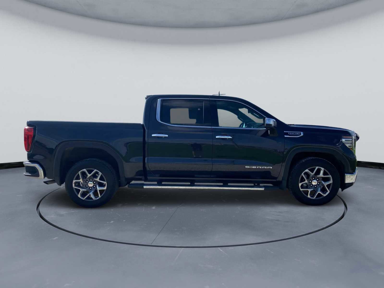 Used 2024 GMC Sierra 1500 SLT w/ SLT Premium Plus Package RWD image 6