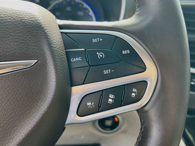 Used 2018 Chrysler Pacifica Touring-L Plus w/ Advanced Safetytec Group FWD image 18