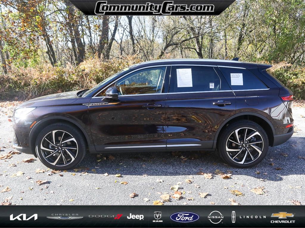 Certified 2023 Lincoln Corsair Reserve w/ Equipment Group 201A image 3