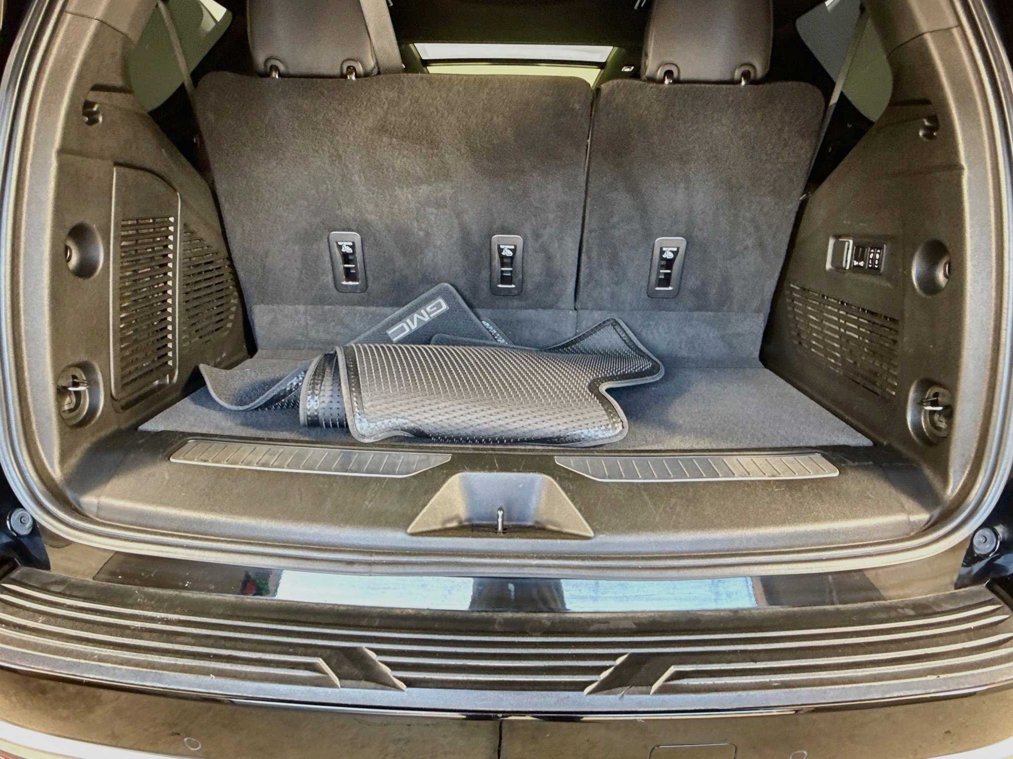 Used 2022 GMC Yukon Denali AWD/4WD image 29