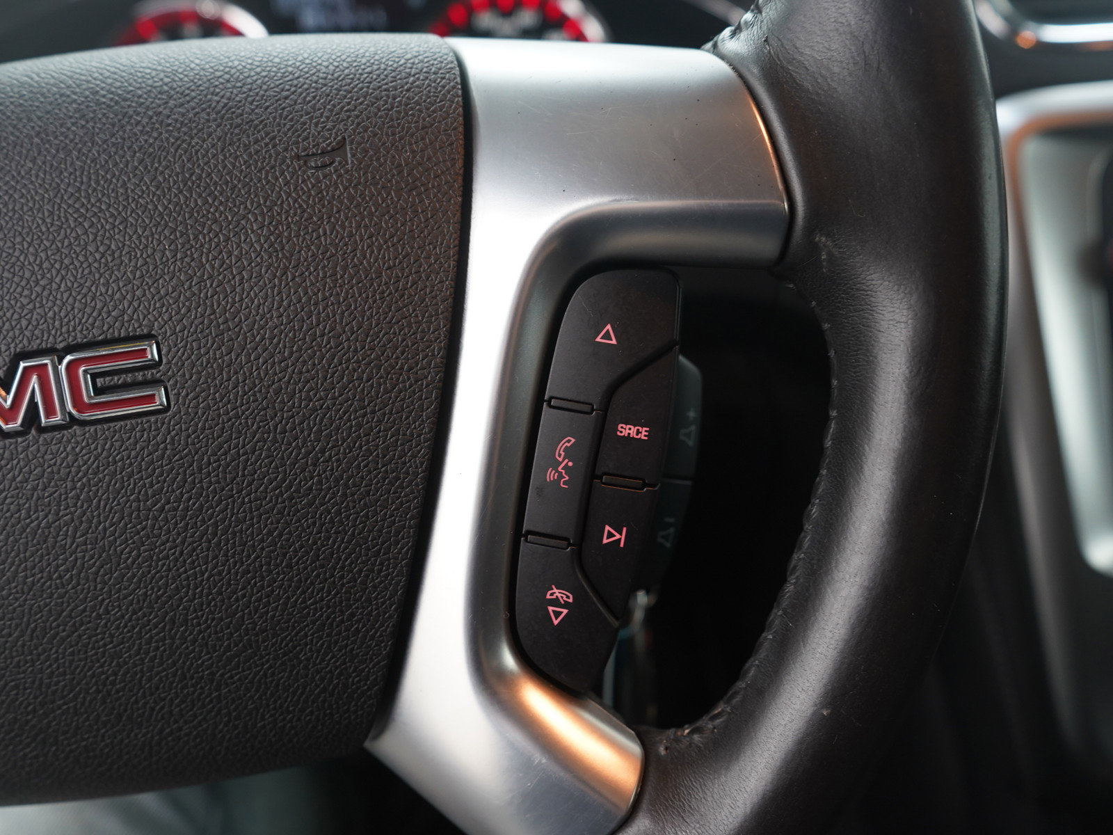 Used 2016 GMC Acadia SLE image 32