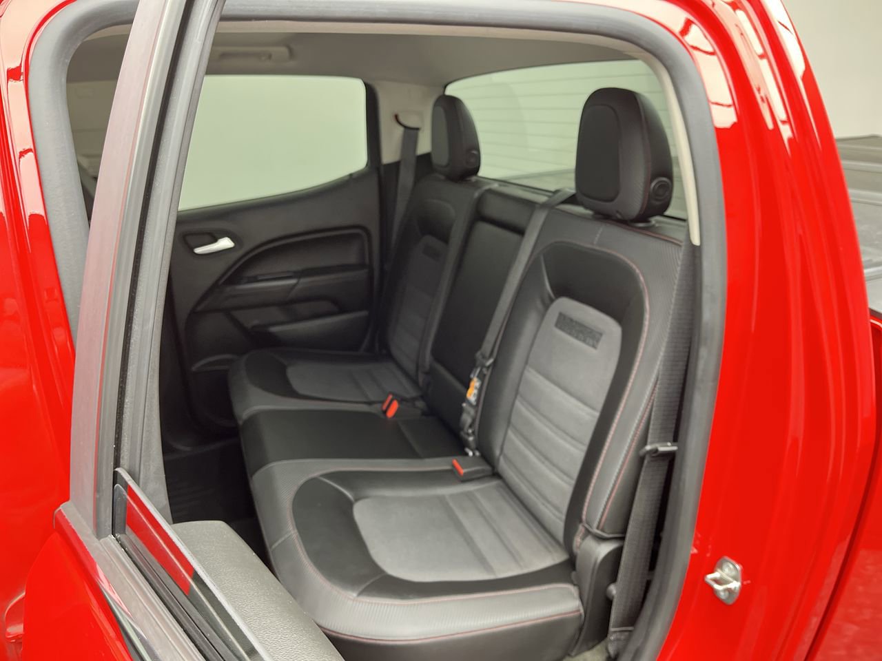 Used 2015 GMC Canyon SLE AWD/4WD image 11