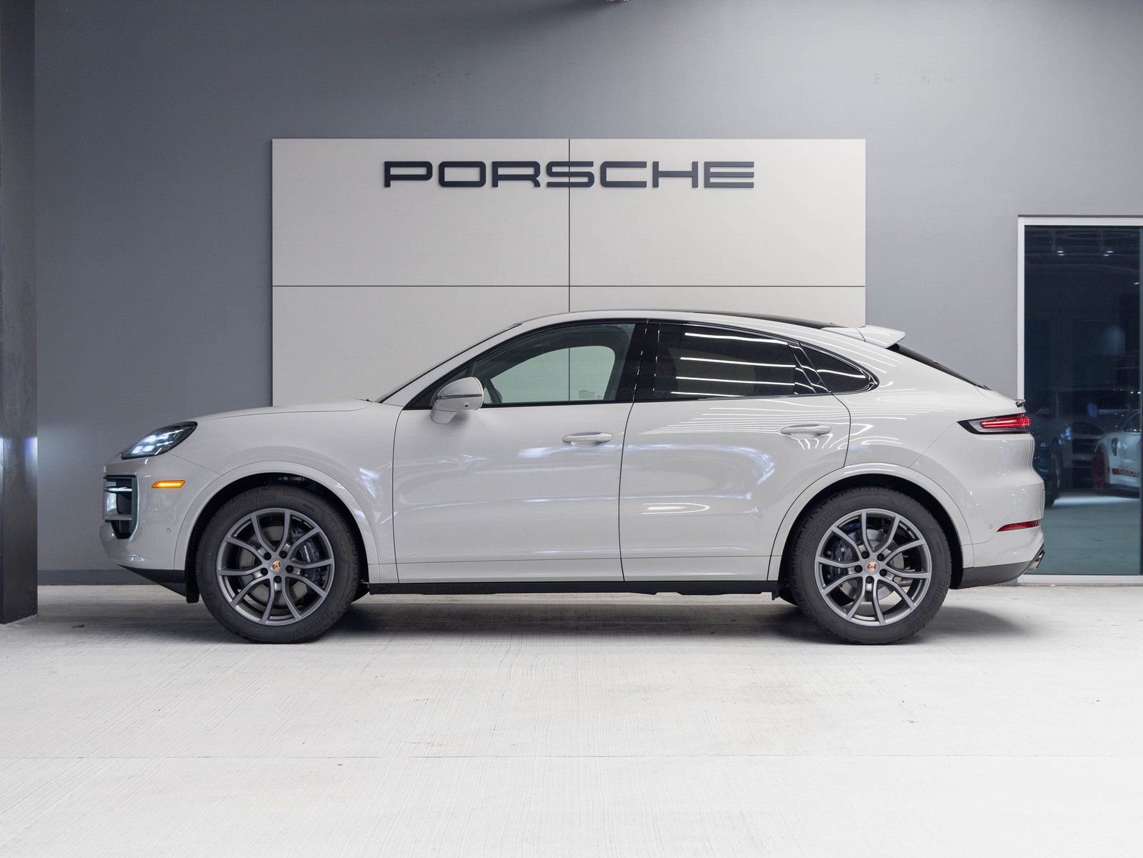 Certified 2026 Porsche Cayenne Coupe AWD/4WD image 2