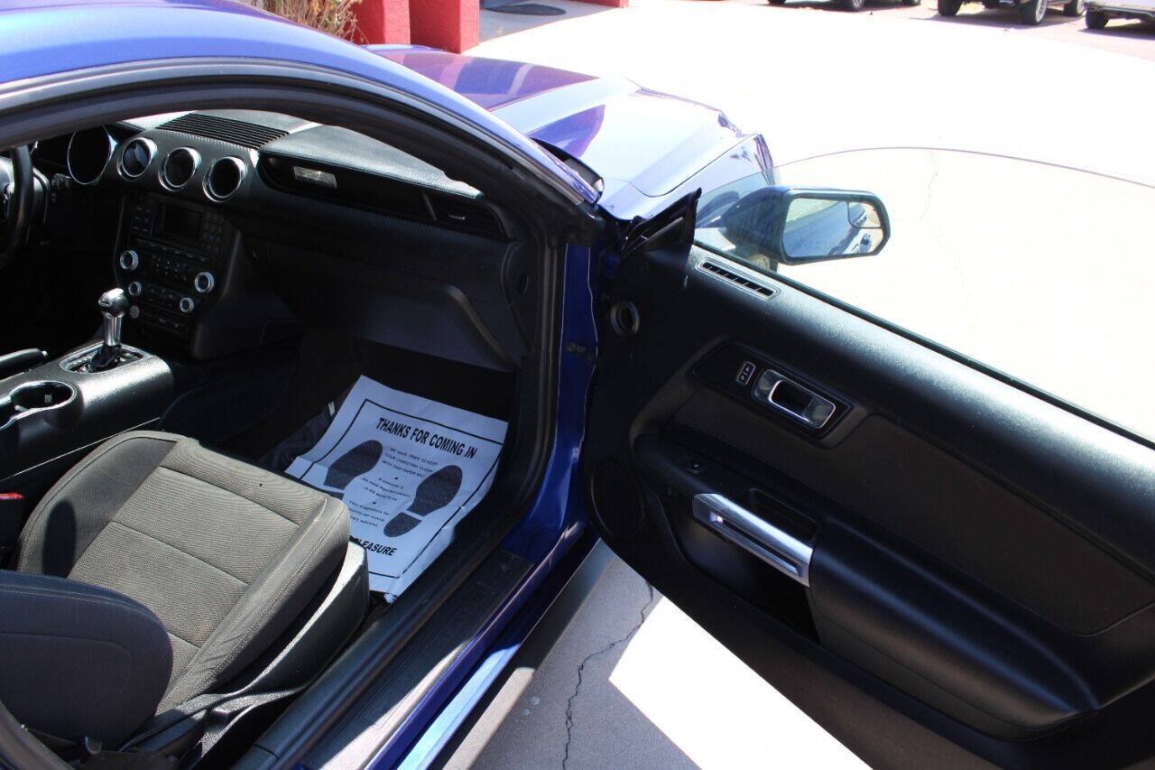 Used 2016 Ford Mustang Coupe RWD image 11