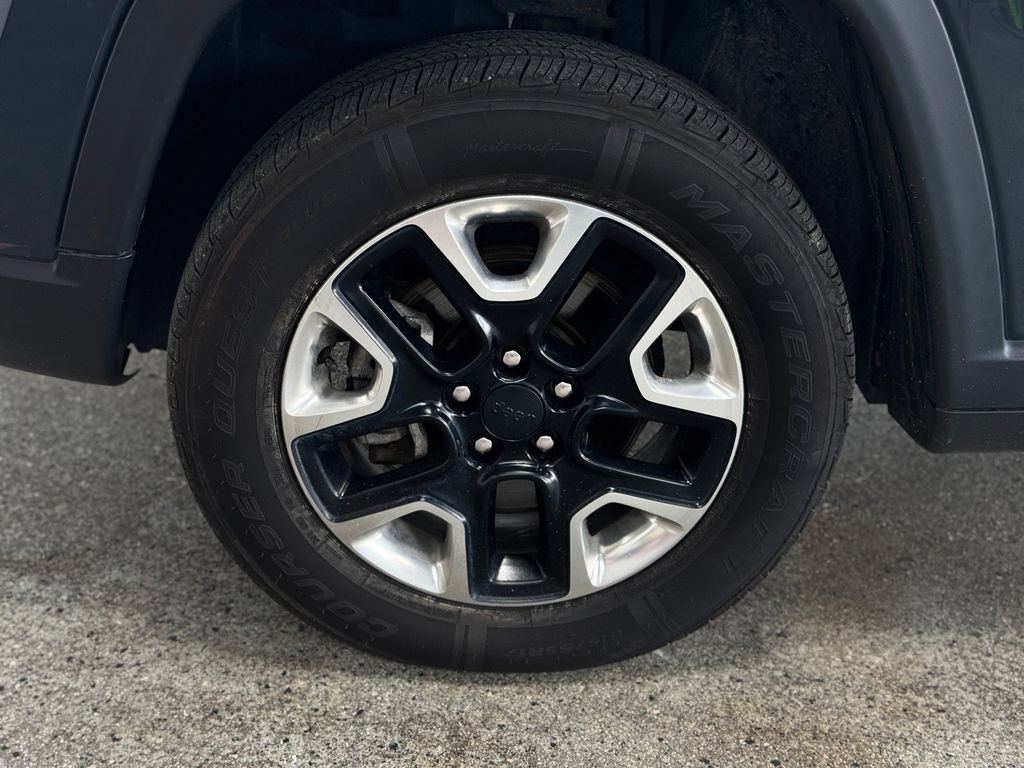 Used 2018 Jeep Compass Trailhawk w/ Leather Interior Group AWD/4WD image 26
