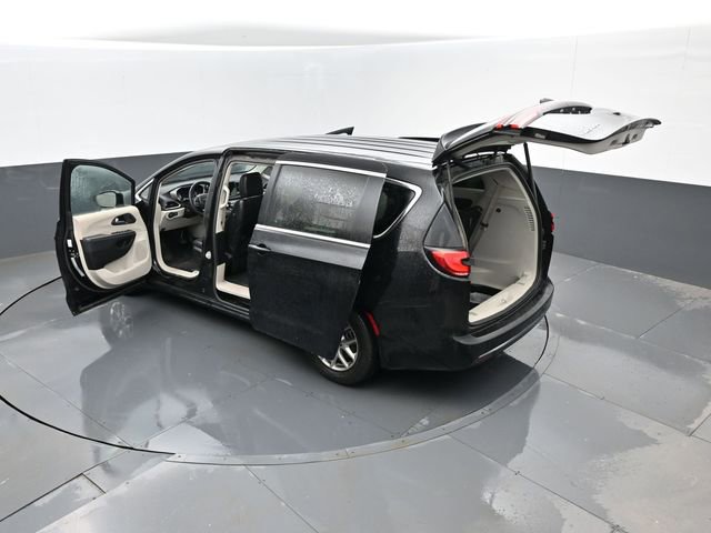 Used 2024 Chrysler Pacifica Touring-L image 29