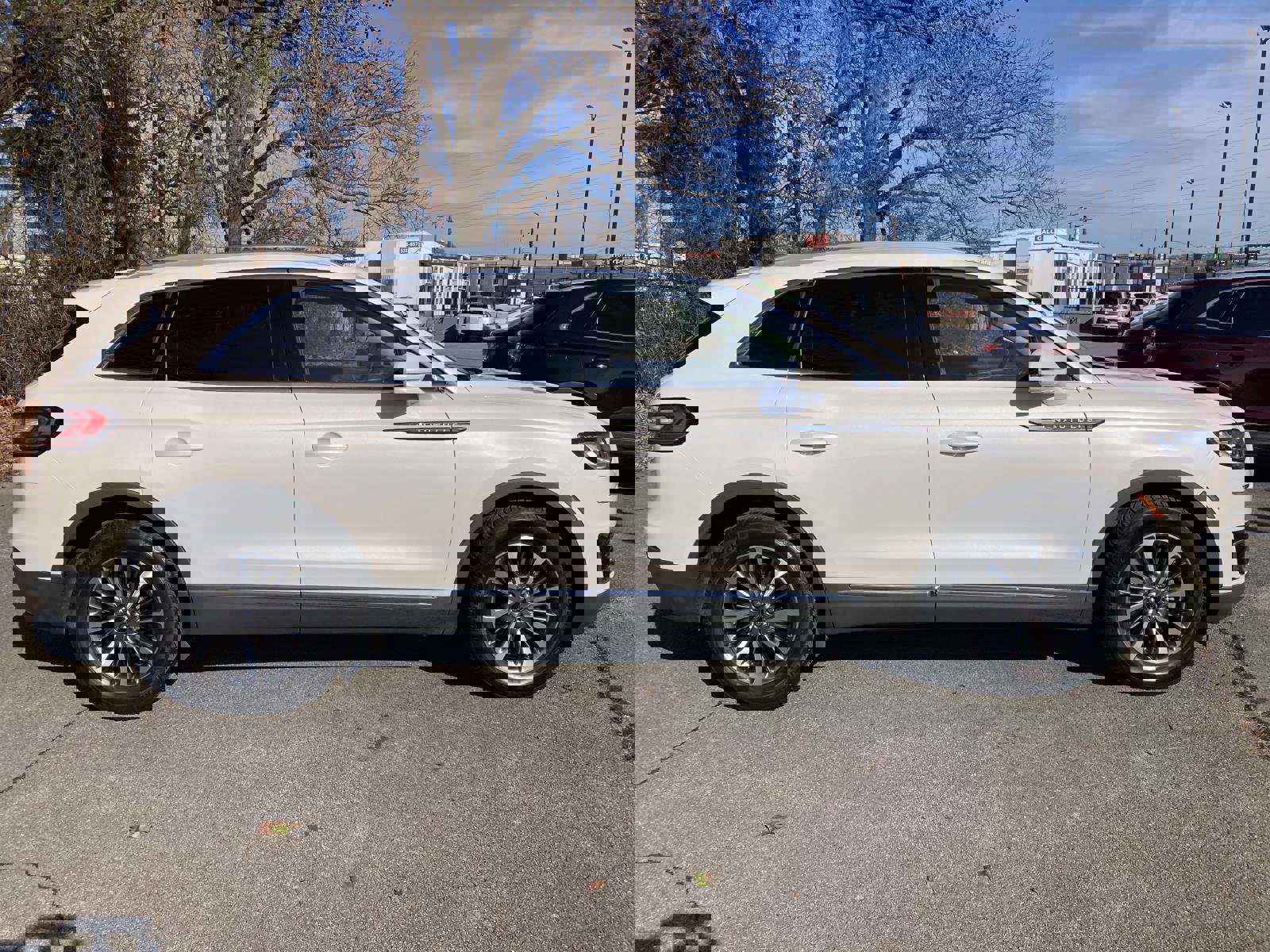 Used 2019 Lincoln Nautilus Select image 2