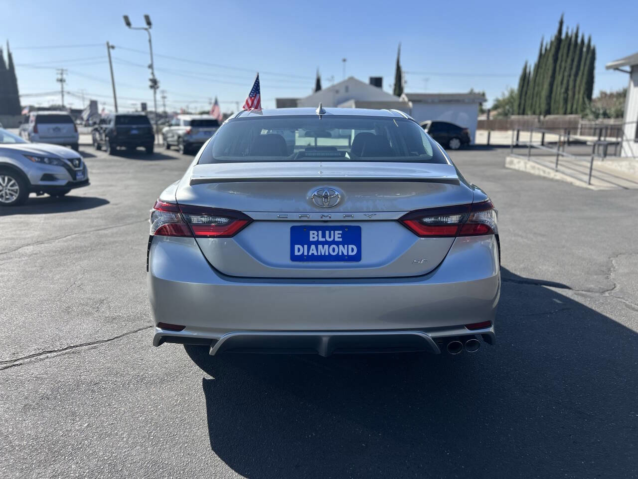 Used 2021 Toyota Camry SE image 6