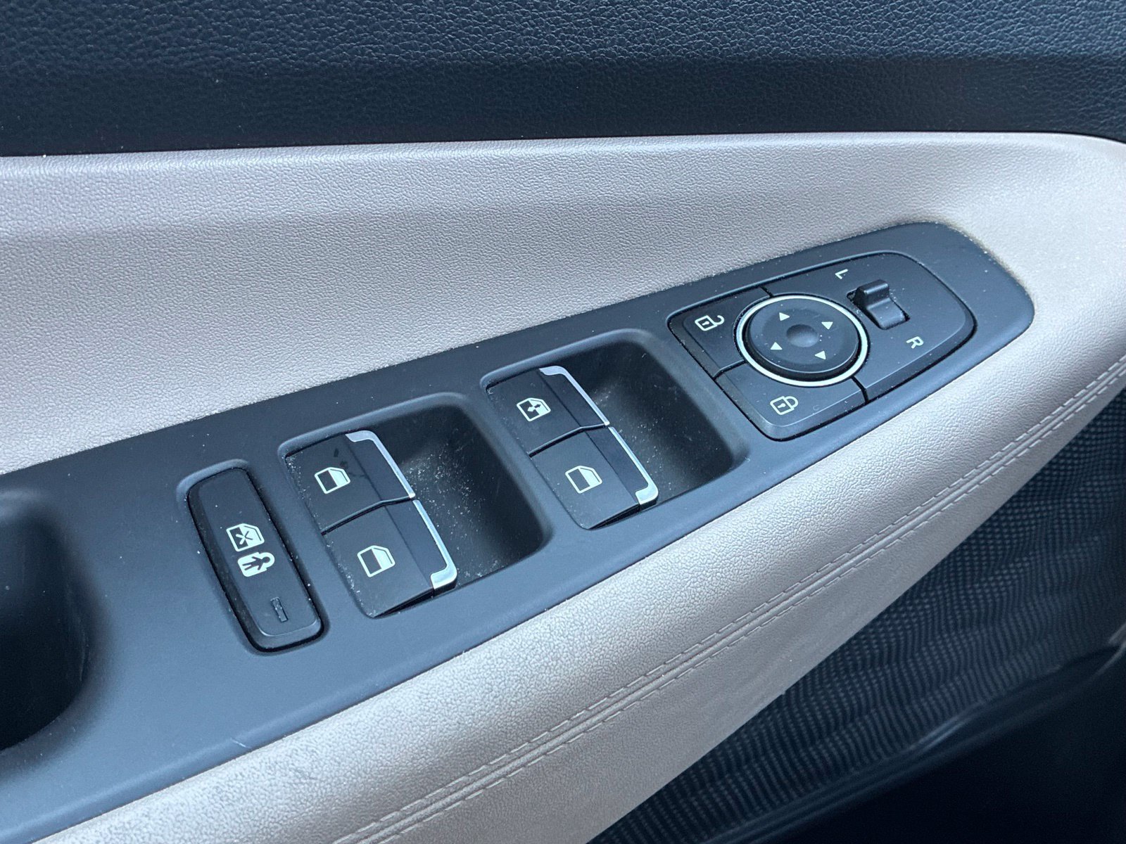 Used 2023 Hyundai Santa Fe SE FWD image 12