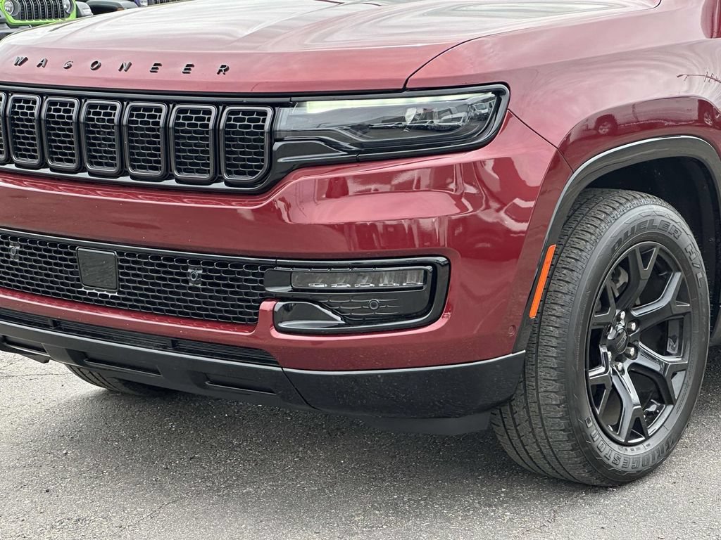 Used 2024 Jeep Wagoneer L Series II AWD/4WD image 8