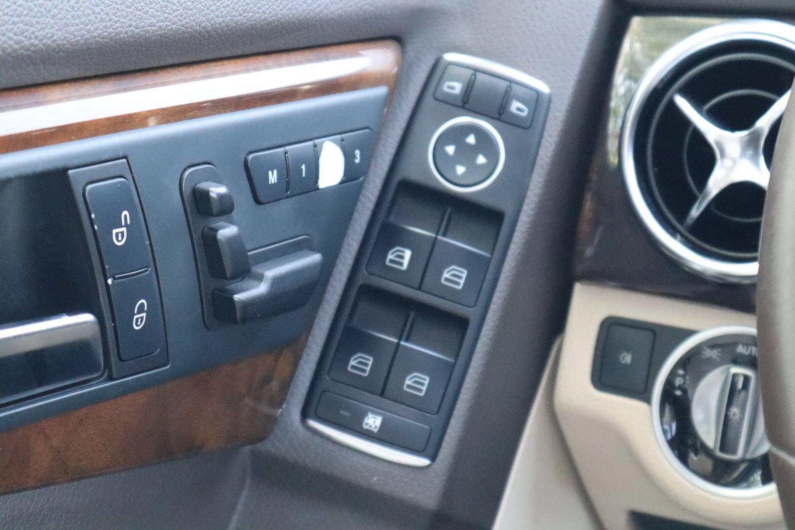 Used 2013 Mercedes-Benz GLK 350 2WD image 29