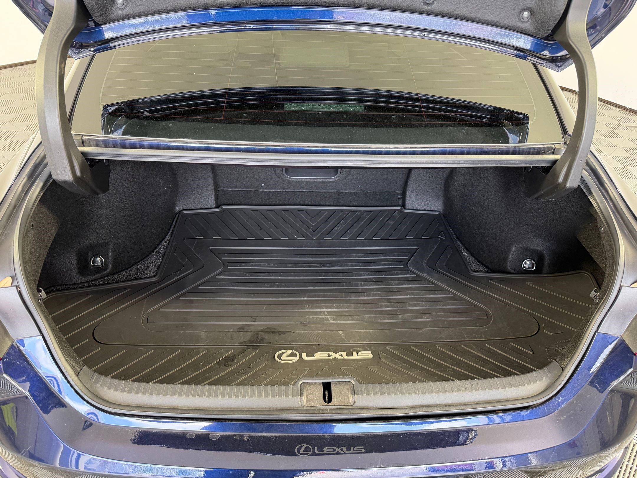 Used 2024 Lexus ES 350 w/ Technology Package image 33