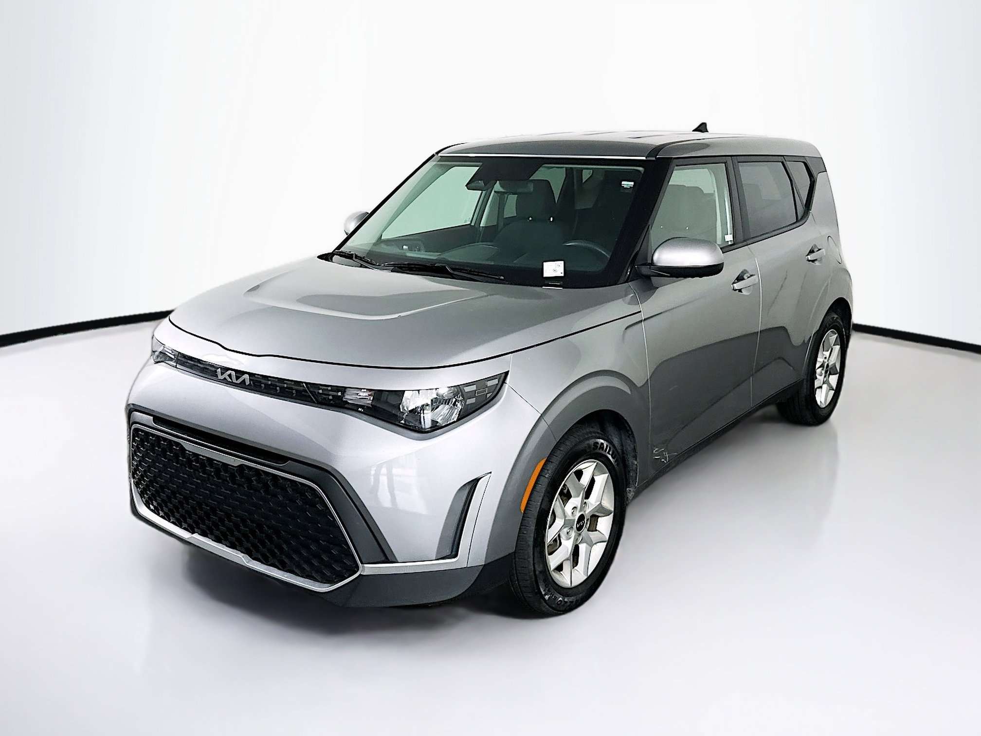 Used 2025 Kia Soul LX w/ LX Technology Package image 3