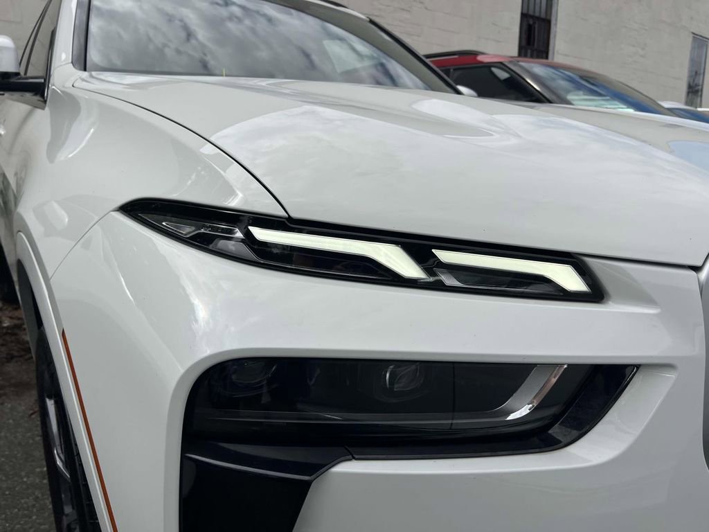 Used 2024 BMW X7 xDrive40i w/ M Sport Package image 3