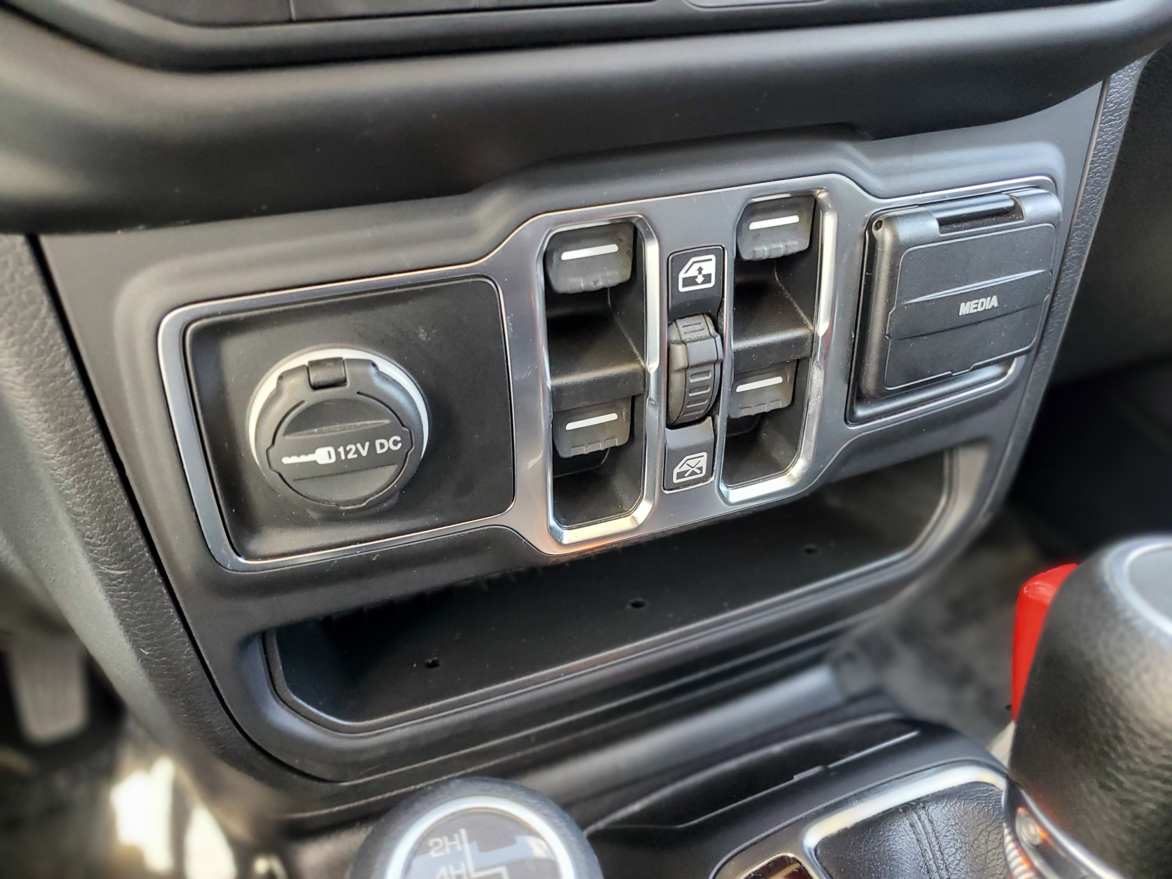 Used 2020 Jeep Gladiator Sport image 25