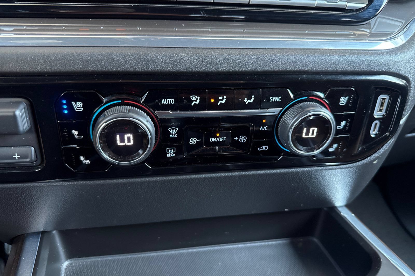 Used 2023 Chevrolet Silverado 1500 High Country AWD/4WD image 26