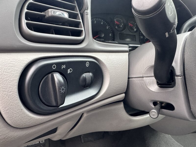 Used 2005 Ford Taurus SE FWD image 20