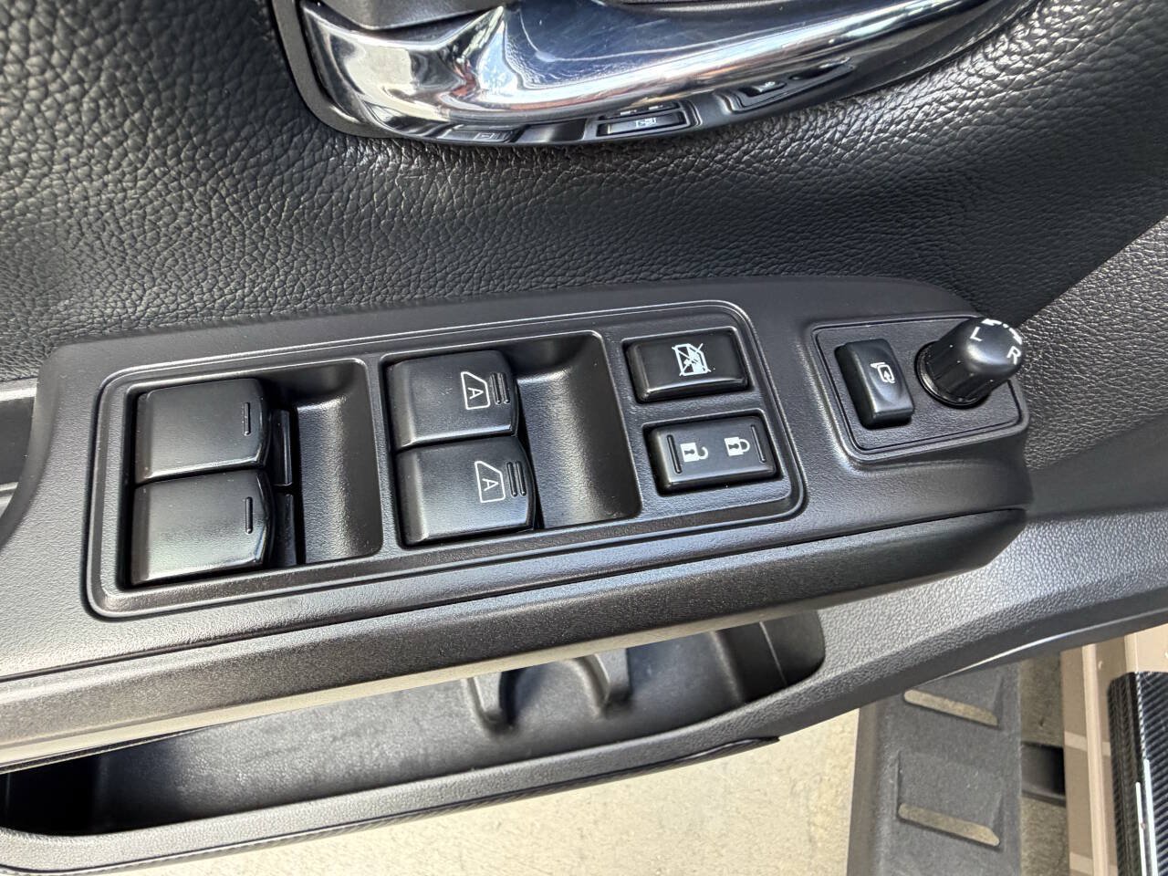 Used 2022 Nissan Titan PRO-4X w/ Pro-4x Convenience Package AWD/4WD image 16