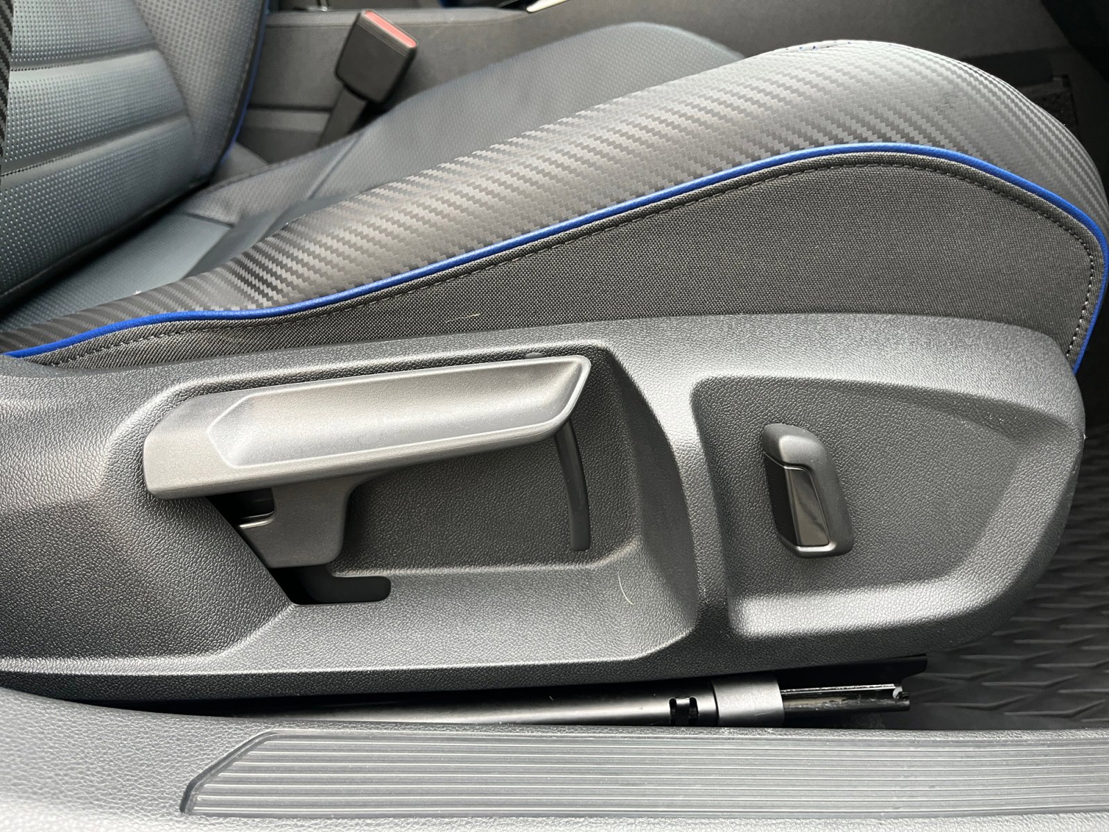 Used 2024 Volkswagen Golf R image 27