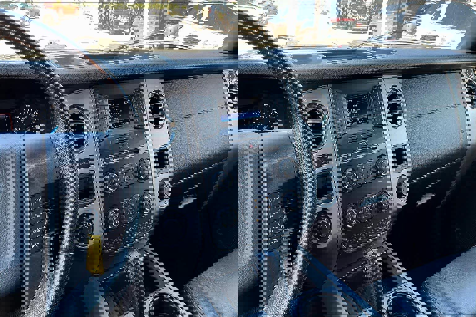 Used 2017 Ford Expedition XLT AWD/4WD image 6