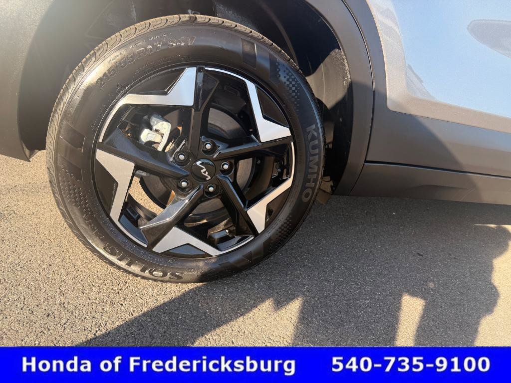 Used 2024 Kia Seltos EX image 13