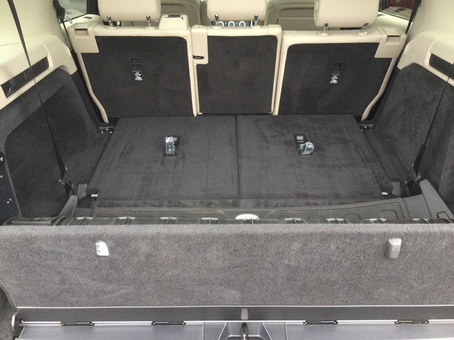 Used 2018 Land Rover Discovery SE image 18