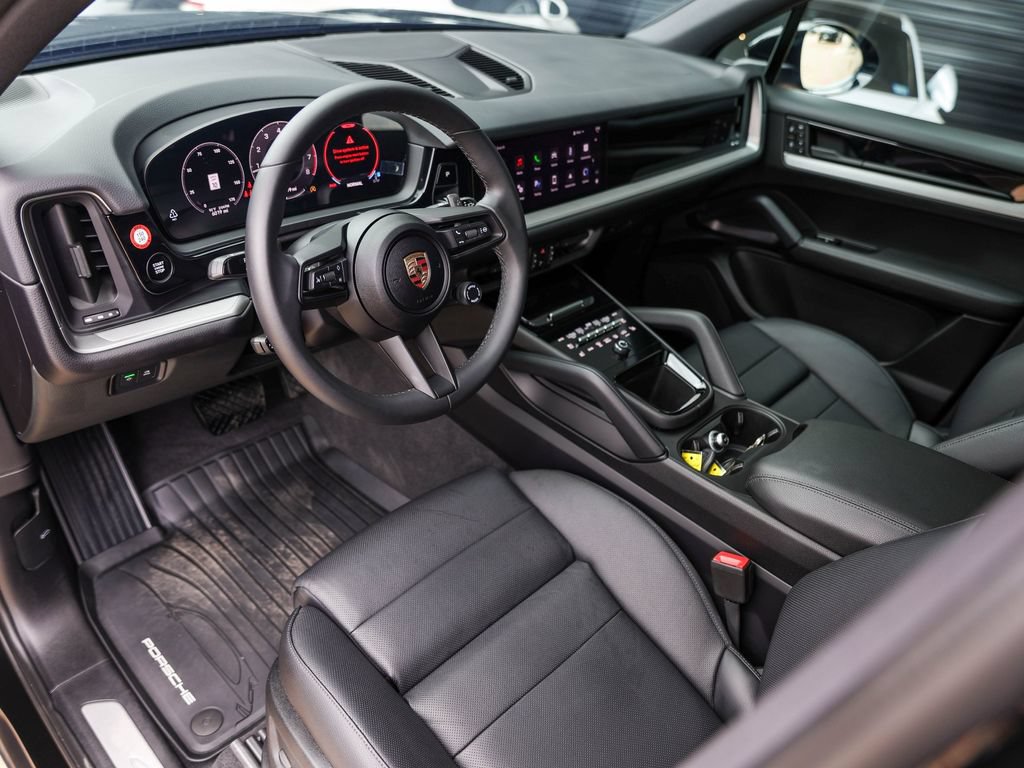 Certified 2025 Porsche Cayenne AWD/4WD image 4