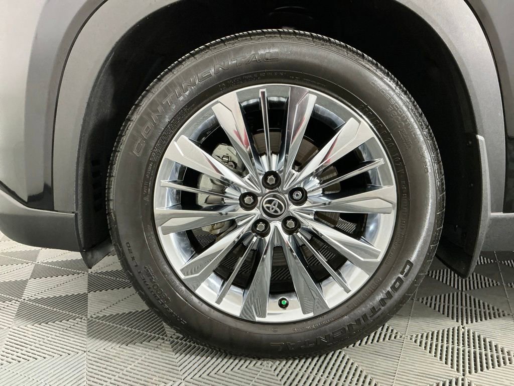 Used 2025 Toyota Grand Highlander AWD image 28