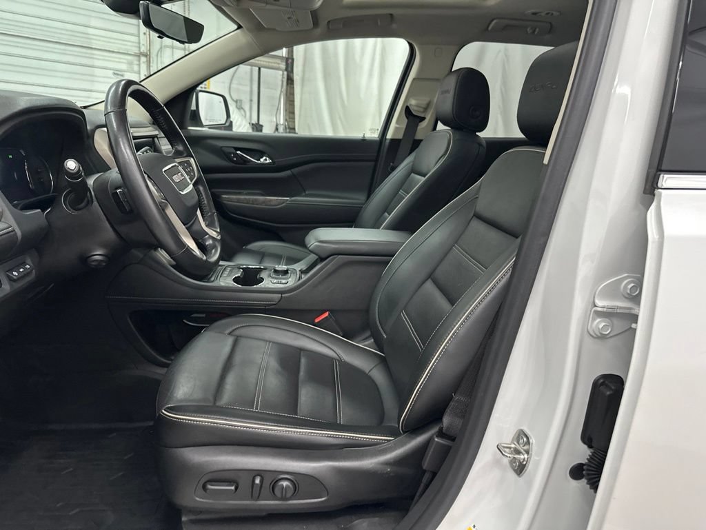 Used 2021 GMC Acadia Denali w/ Denali Technology Package AWD/4WD image 14