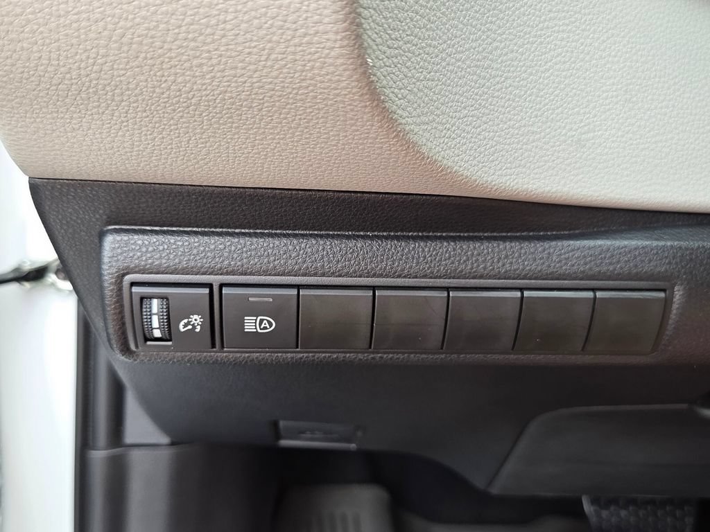Certified 2025 Toyota Corolla LE FWD image 28