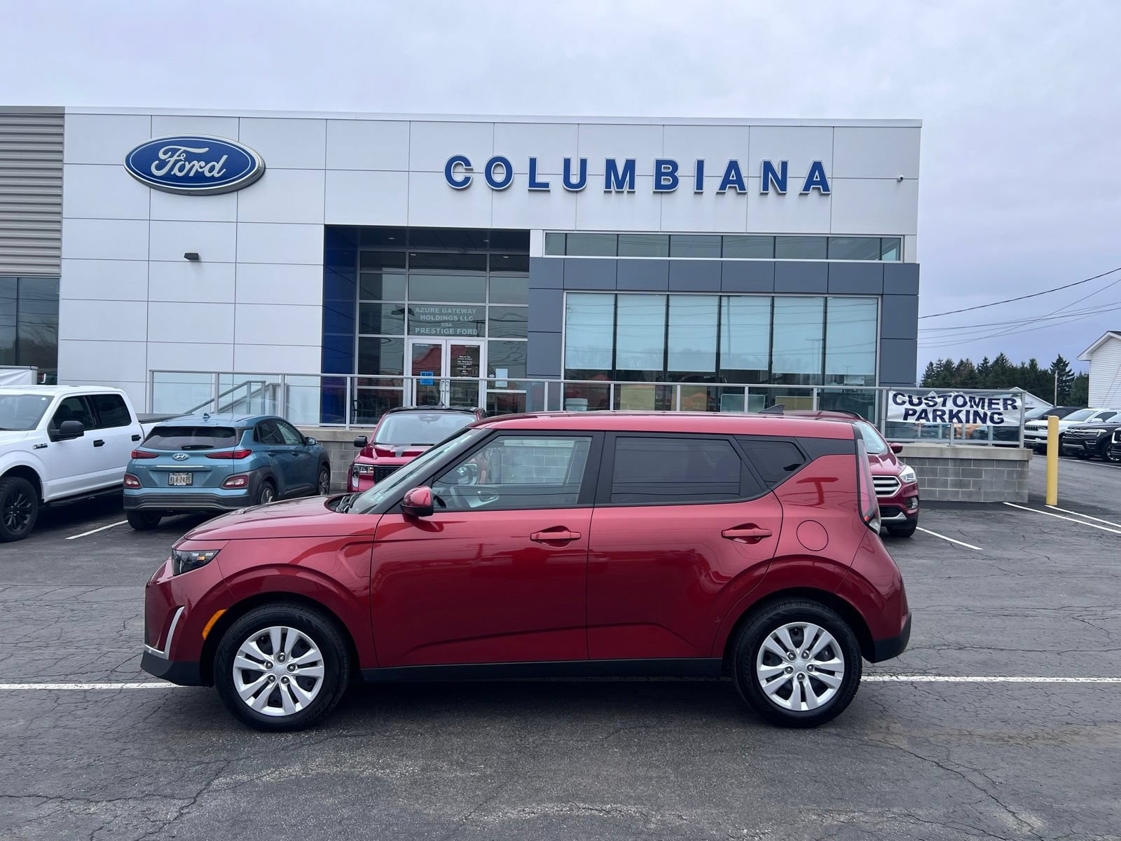 Used 2023 Kia Soul LX FWD image 2
