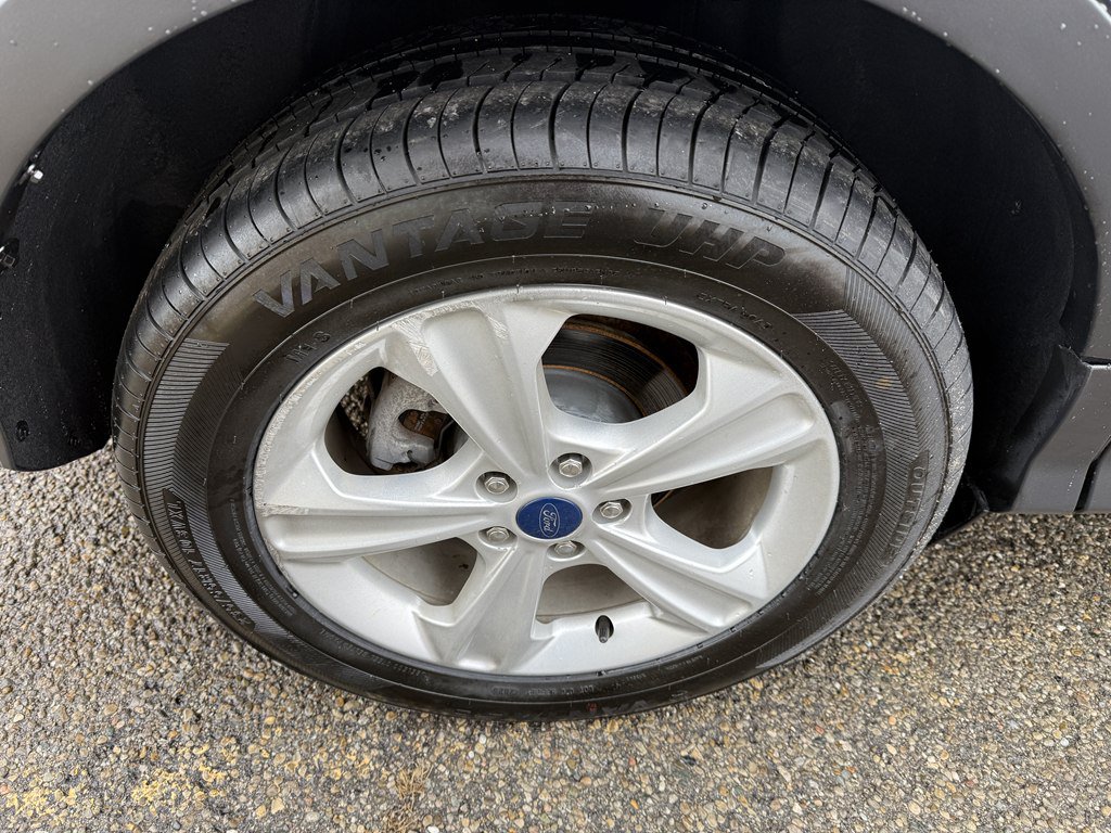 Used 2016 Ford Escape SE w/ Equipment Group 201A FWD image 8