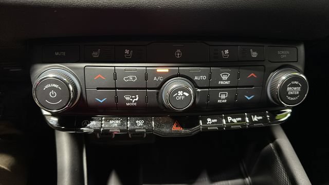 Used 2024 Dodge Durango GT AWD/4WD image 16