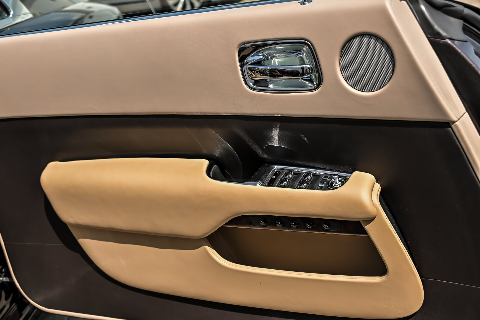 Used 2016 Rolls-Royce Wraith RWD image 16