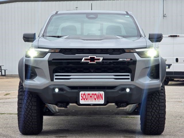 Used 2024 Chevrolet Colorado ZR2 w/ Technology Package AWD/4WD video 2