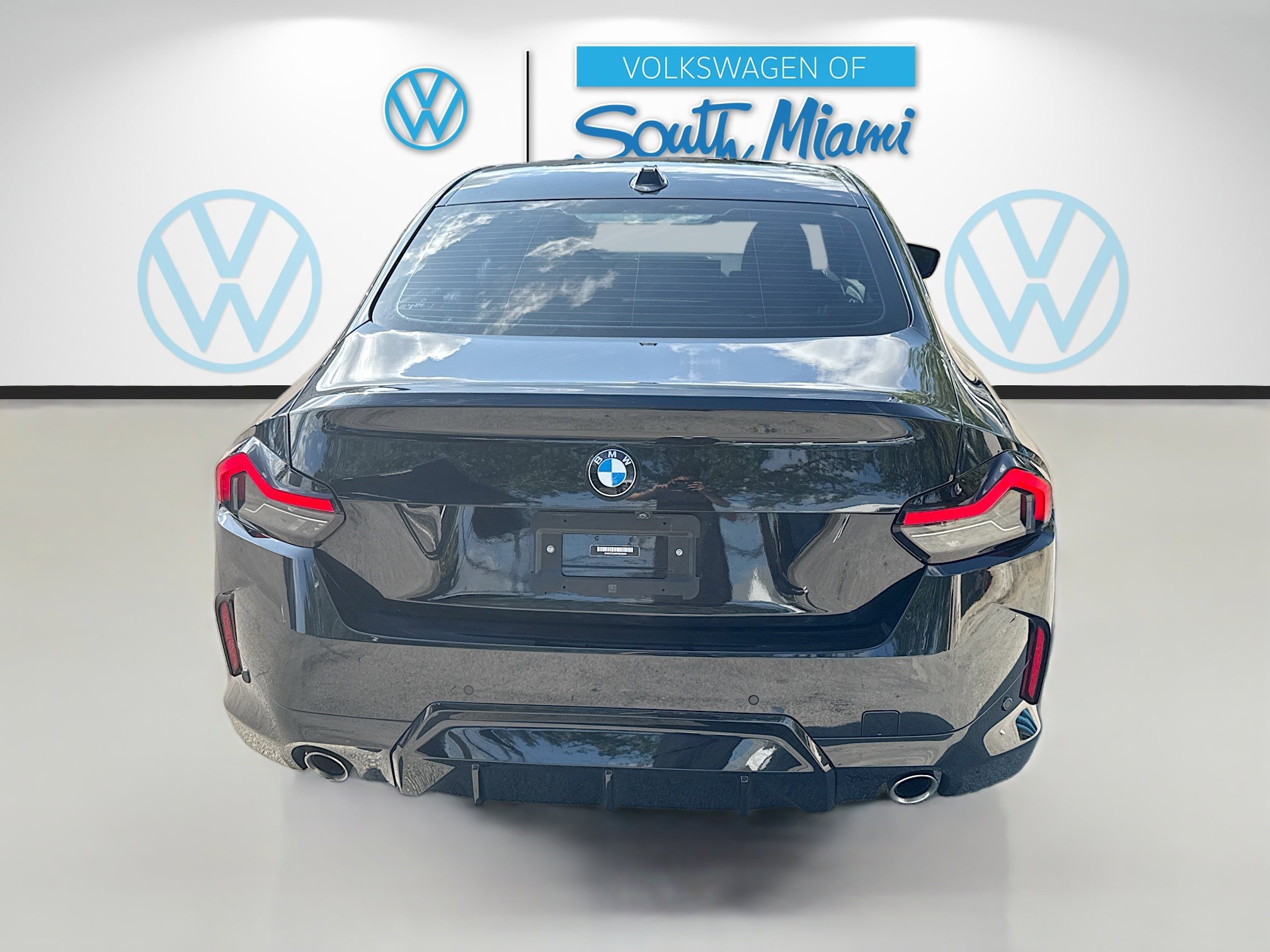 Used 2023 BMW 230i Coupe w/ M Sport Package RWD image 6