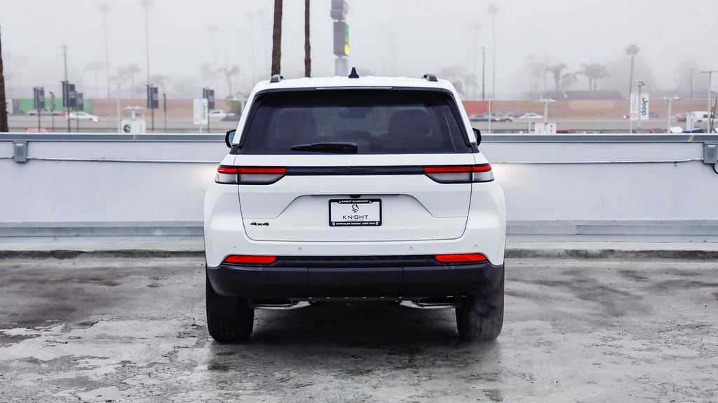 New 2025 Jeep Grand Cherokee Altitude image 8