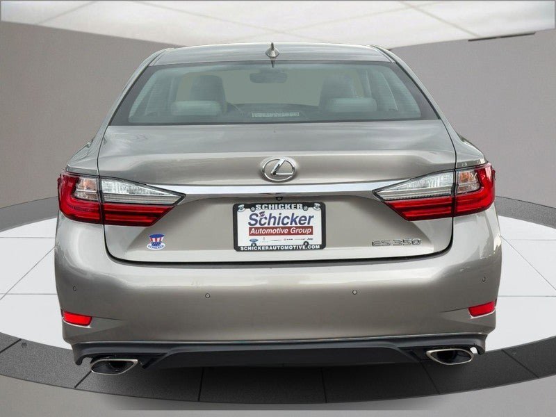 Used 2017 Lexus ES 350 w/ Luxury Package FWD image 4
