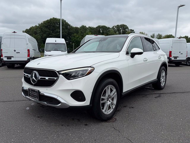 Used 2023 Mercedes-Benz GLC 300 4MATIC image 3