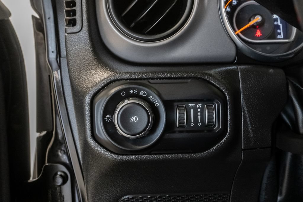 Used 2022 Jeep Wrangler Unlimited Sport AWD/4WD image 13