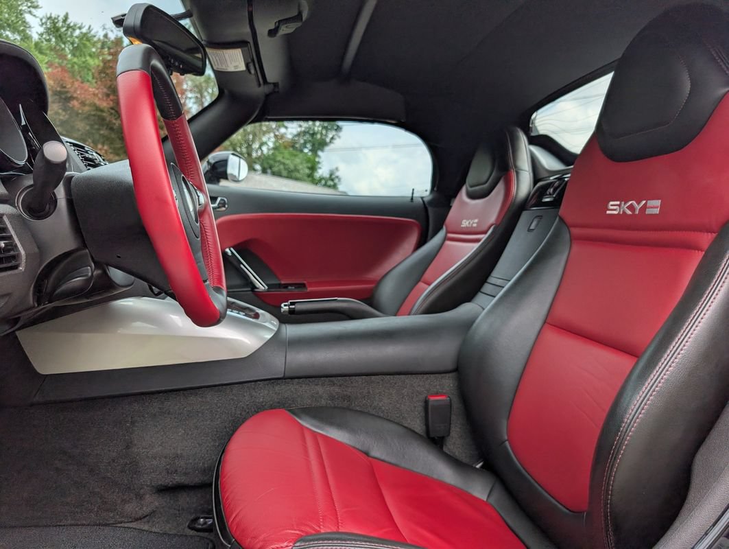 Used 2009 Saturn Sky Red Line RWD image 32