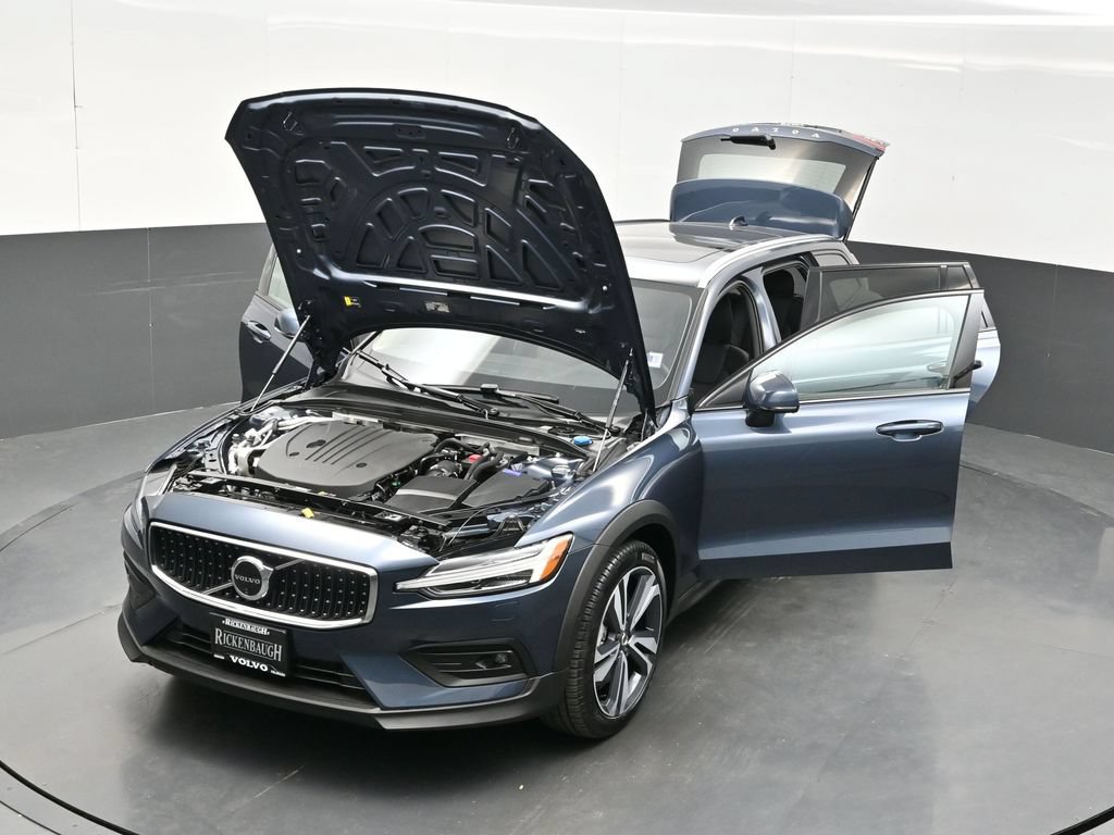 Used 2026 Volvo V60 B5 Cross Country Plus AWD/4WD image 42