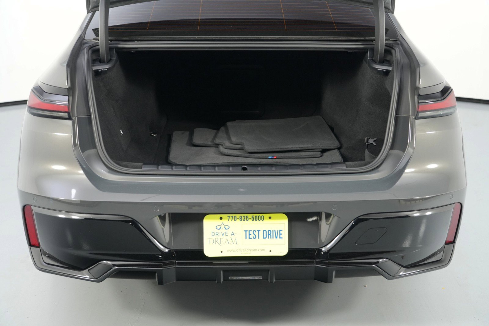 Used 2023 BMW i7 xDrive60 image 10