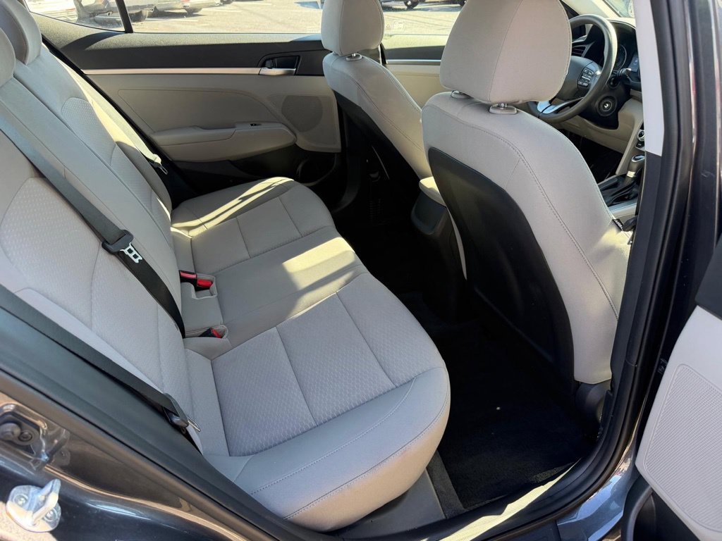 Used 2020 Hyundai Elantra SE FWD image 27