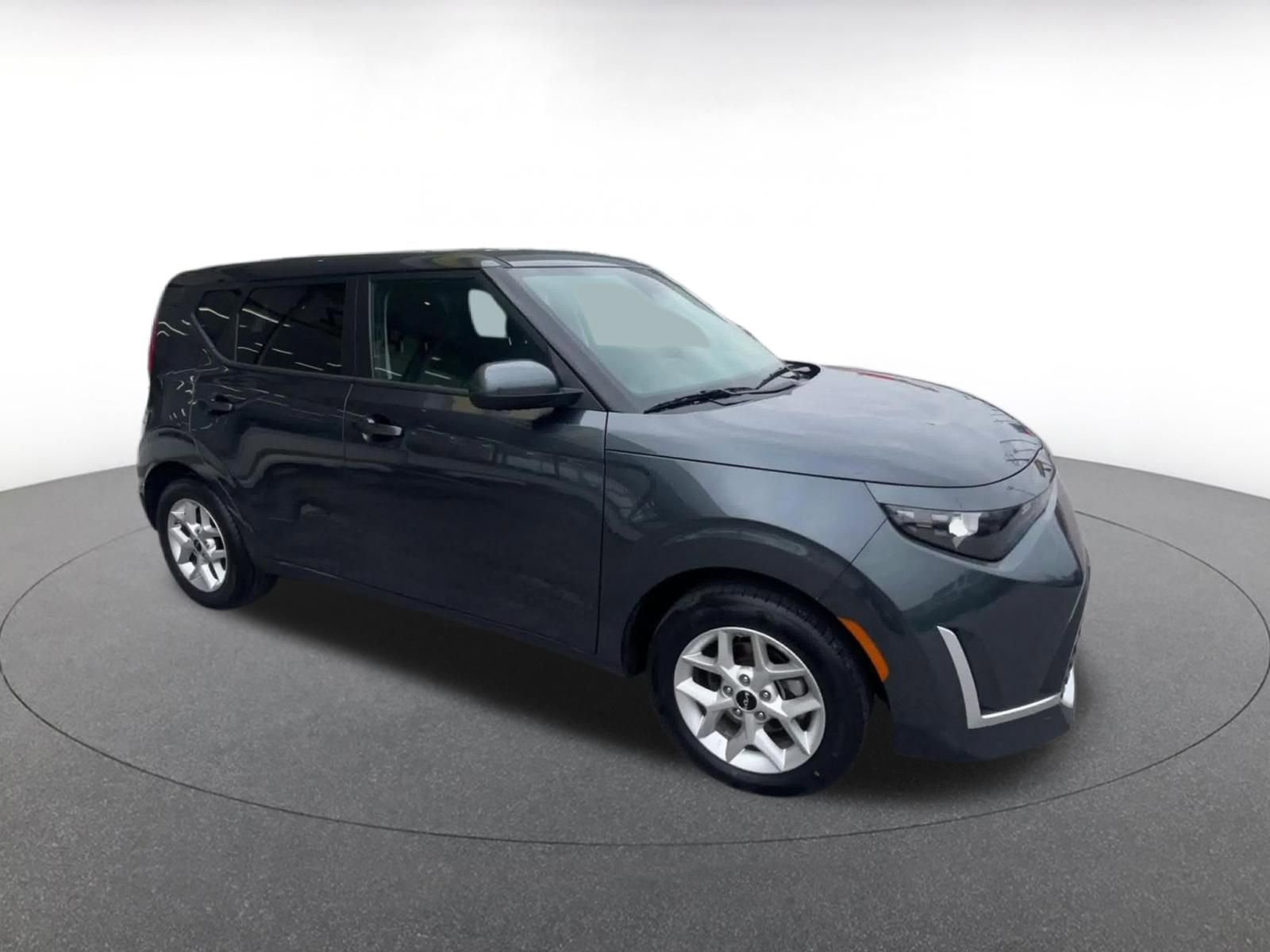 Used 2025 Kia Soul LX w/ LX Technology Package image 2