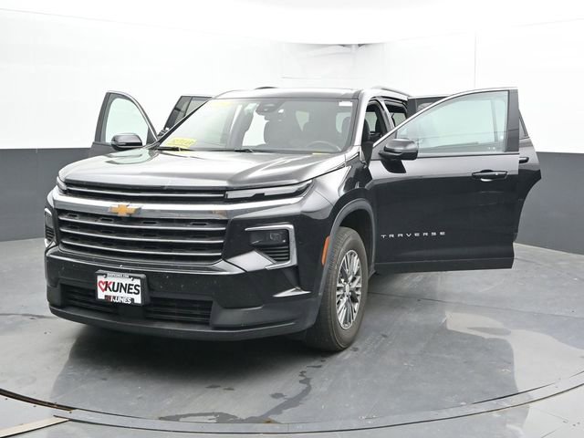 Used 2025 Chevrolet Traverse LT FWD image 30