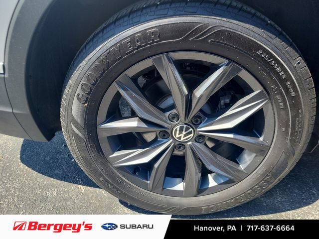 Used 2024 Volkswagen Tiguan SE w/ Panoramic Sunroof Package AWD/4WD image 25