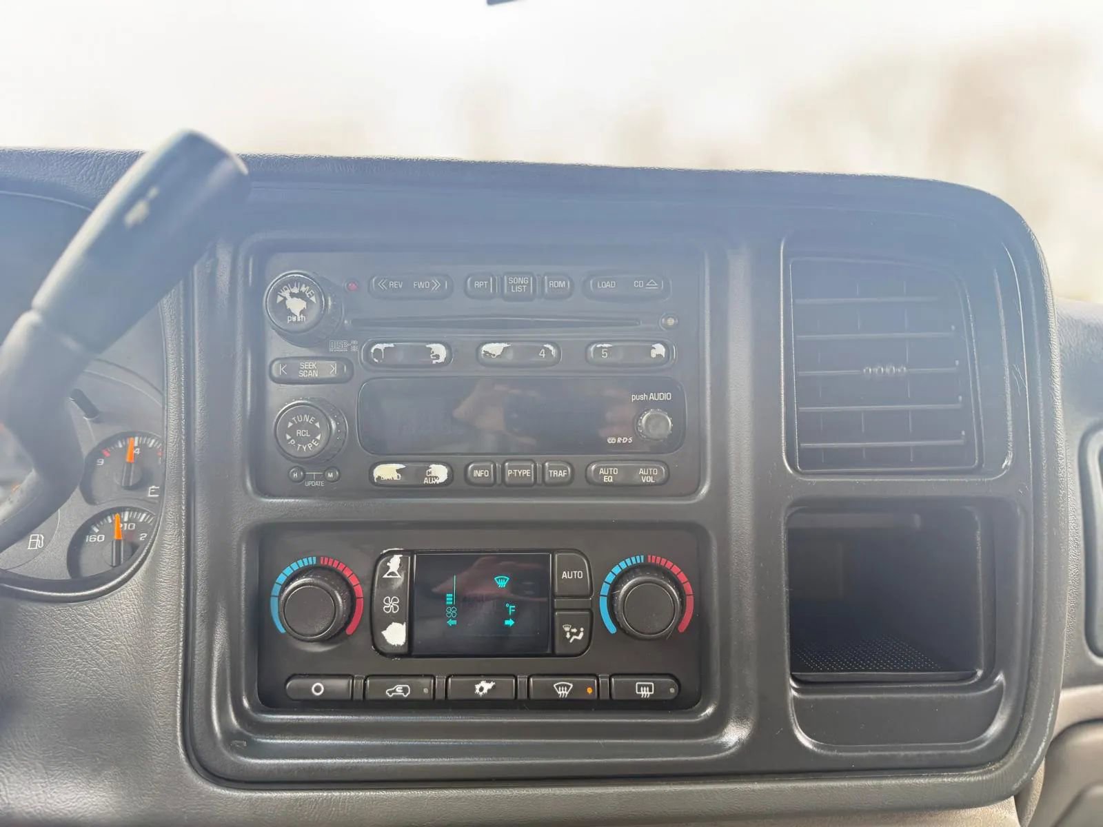 Used 2004 Chevrolet Tahoe Z71 w/ Z71 Preferred Equipment Group image 16